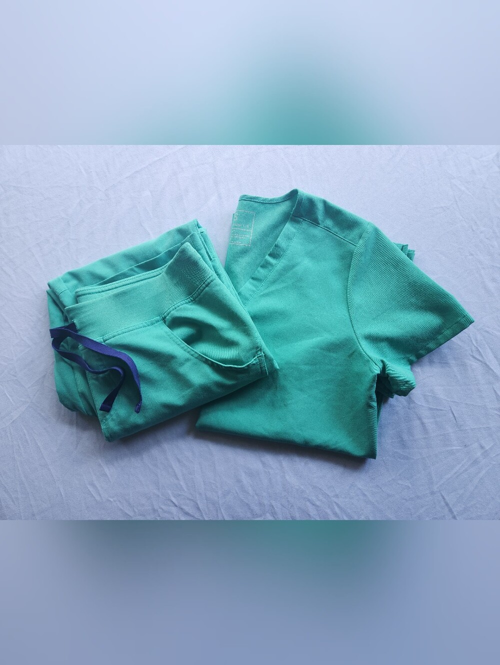 Figs Women’s Scrub Set in Teal with Navy Drawstring